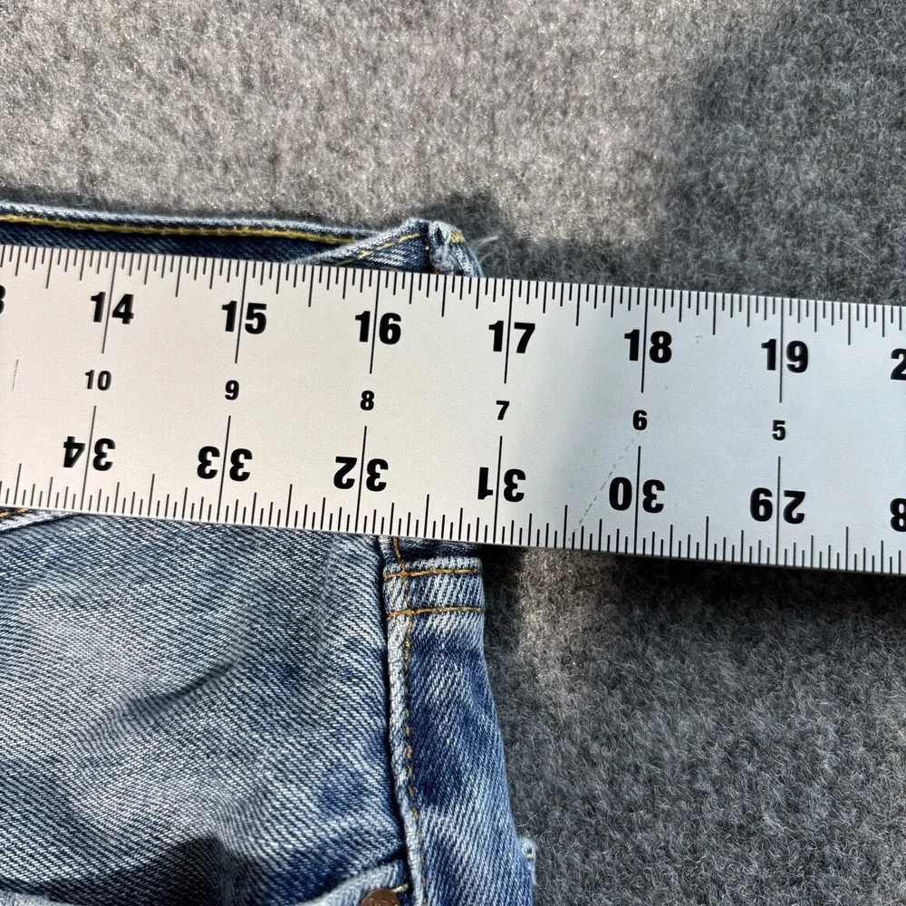 Levis tag size